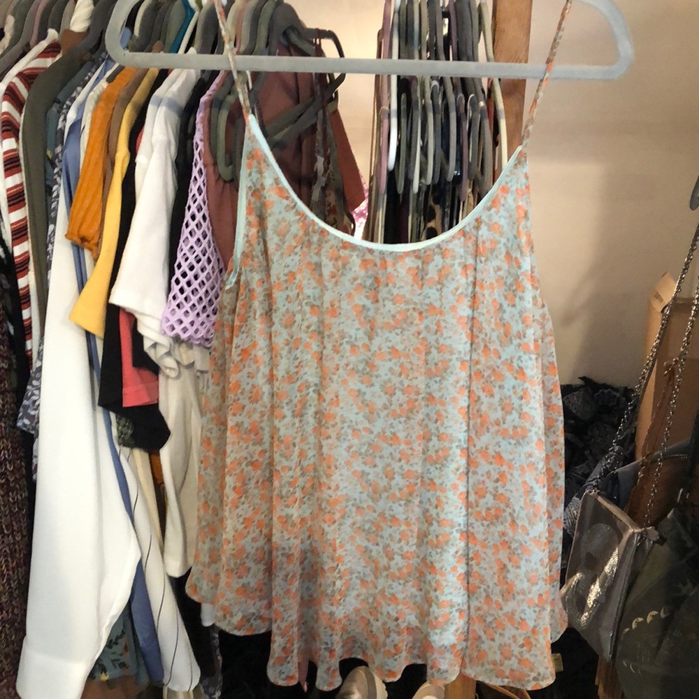 Flowy Tank - Picture 2 of 2